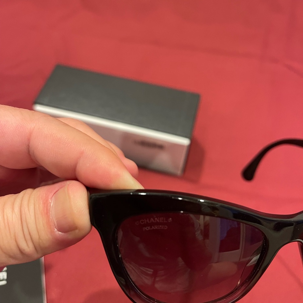 CHANEL Glossy Black Cat-Eye Sunglasses with Quilted Case - Picture 6 of 9